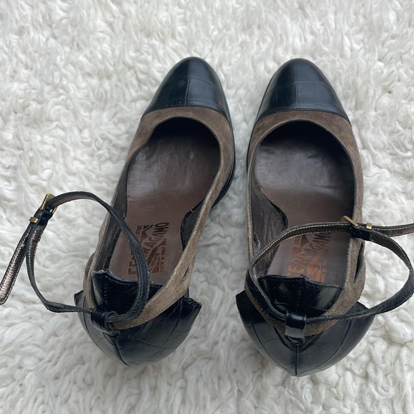 Salvatore Ferragamo Taupe/Black Suede & Embossed Leather Women's Pumps 6.5 - Picture 9 of 16